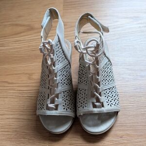 Wonder Nation Laser Cut Sandals, Ivory, Kids Size 3